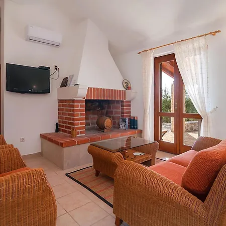 Stunning In With Heated Swimming Pool Casa de Férias Sutivan