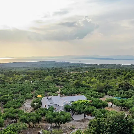 Casa de Férias Stunning In With Heated Swimming Pool